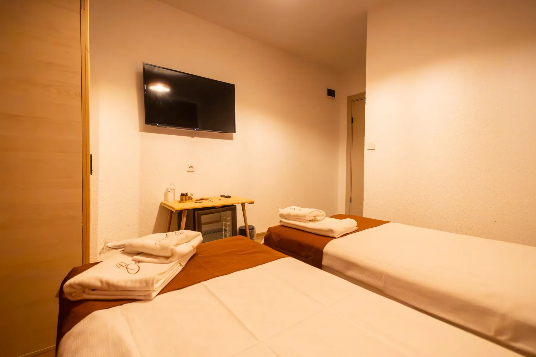 Twin Room 5