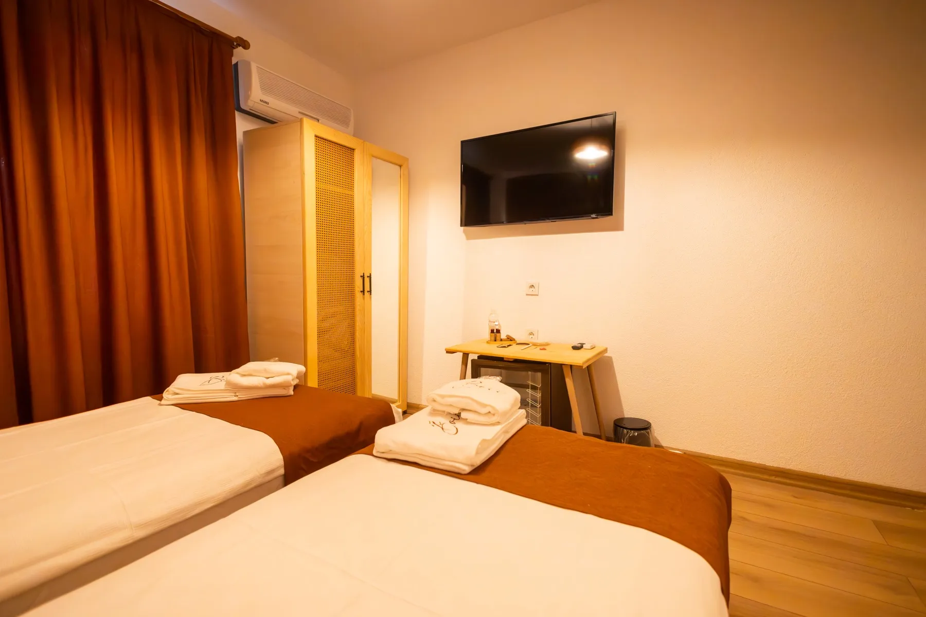 Twin Room 6